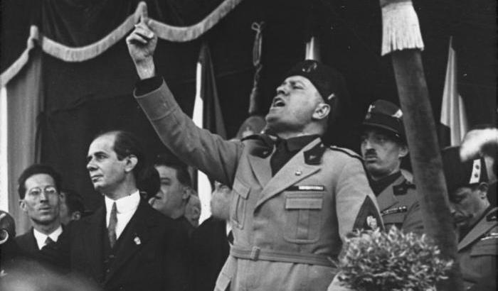 Mussolini bravo e buono: tutte le fake news che ancora si dicono sul fascismo