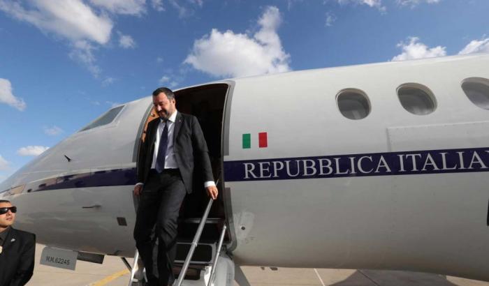 Dalla Corte dei Conti guai per Salvini: voli di Stato illegittimi, atti alla Procura
