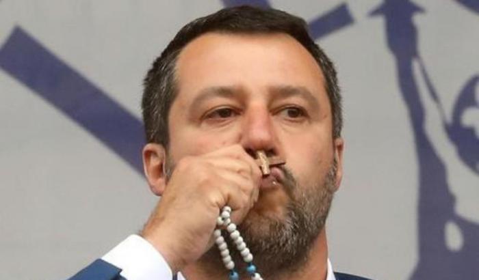Fine vita, Salvini straparla: "No al suicidio di Stato, la vita è sempre sacra"
