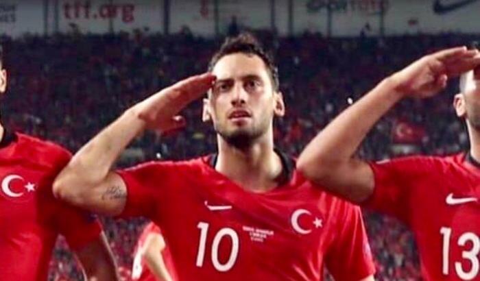 Saluto militare in omaggio a Erdogan dopo il gol, Calhanoglu rivendica: "Noi siamo con la nazione turca"