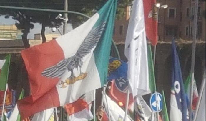 Piazze della destra: frasi di Gesù vietate e simboli del fascismo graditi