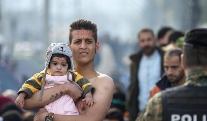Inizia la sostituzione etnica: la Turchia sta usando i rimpatri forzati di profughi nel Rojava