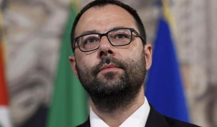 Il ministro Patuanelli: “Non prorogheremo il blocco dei licenziamenti, avanti con la cassa integrazione”