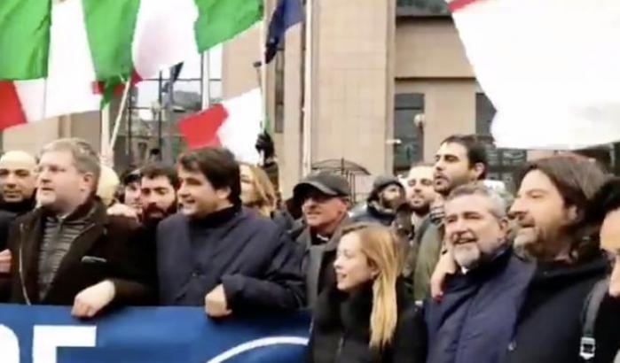 Meloni&Co cantano a Bruxelles un Inno di Mameli da risarcimento danni