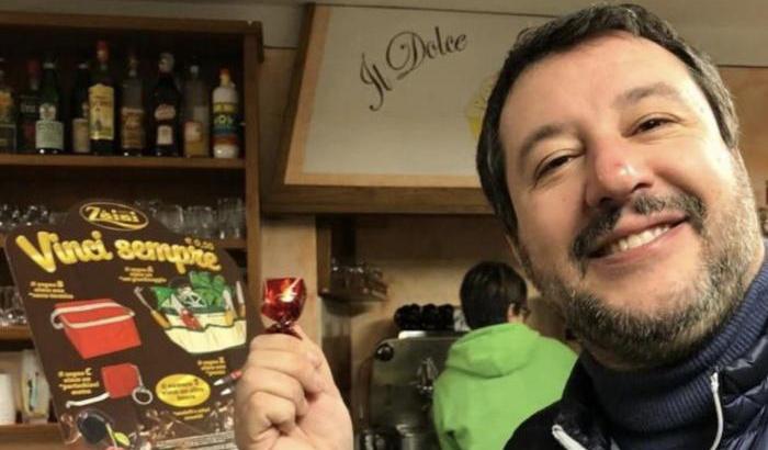 Salvini sogna l'Italia in bancarotta: sospendere le tasse in tutto il Paese