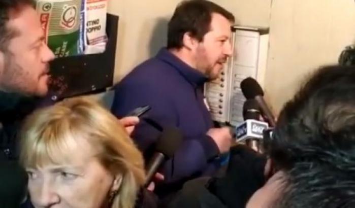 Salvini non aveva bisogno di citofonare in cerca di spacciatori: li aveva in casa sua