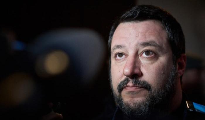 Da Salvini verità al rovescio: "Lega arrogante? Noi vittime di violenza e Sardine"