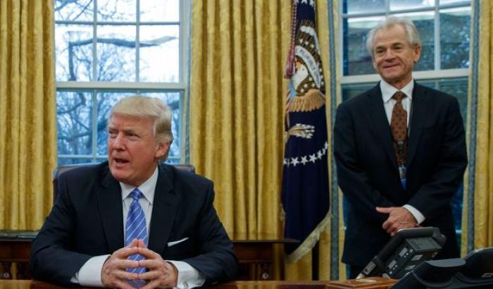 Trump insieme a Peter Navarro