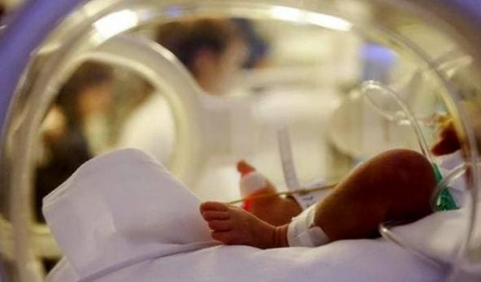 Ad Aosta nasce un bimbo positivo al Covid-19, le misure dell'Ospedale