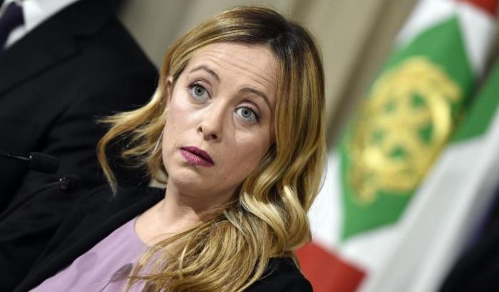 Il lapsus freudiano di Giorgia Meloni: "Come state messi, devo darvi io lezioni di democrazia"