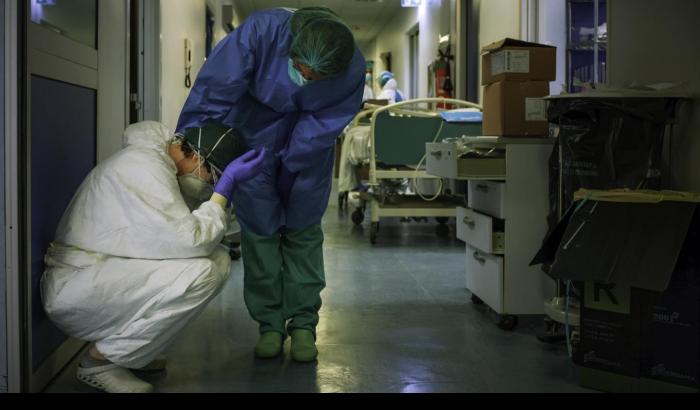 Erano arrivati dal Sud al Nord per curare i malati di Covid: ma la Lombardia non ha pagato loro l'albergo, sfrattati