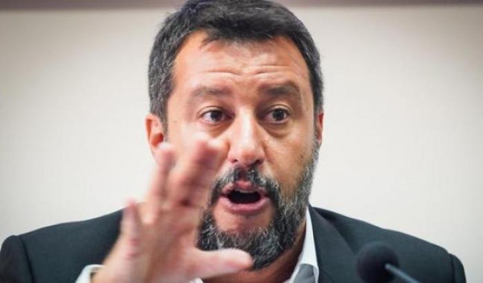 Salvini sbraita contro i migranti: "Ma da quali guerre scappano? È una presa in giro"