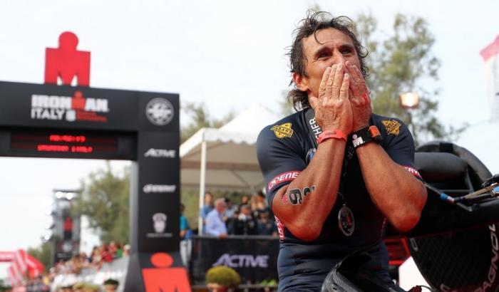 Alex Zanardi torna a casa: era in ospedale dopo l'incendio di due mesi fa