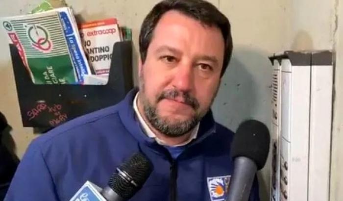 Ora Salvini, per coerenza, dovrebbe citofonare a casa del leghista Cavazza e chiedergli se spaccia