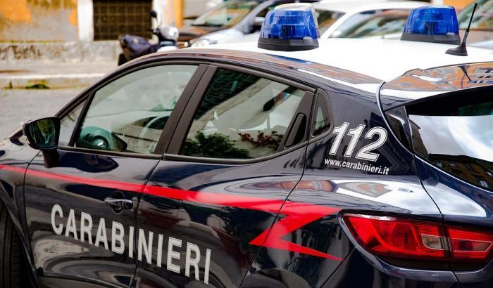 Ammazza la moglie e spara ai figli poi si toglie la vita. Sopravvissuta solo la bambina in gravi condizioni