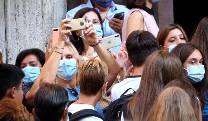 Due docenti augurano il cancro agli studenti che indossano la mascherina