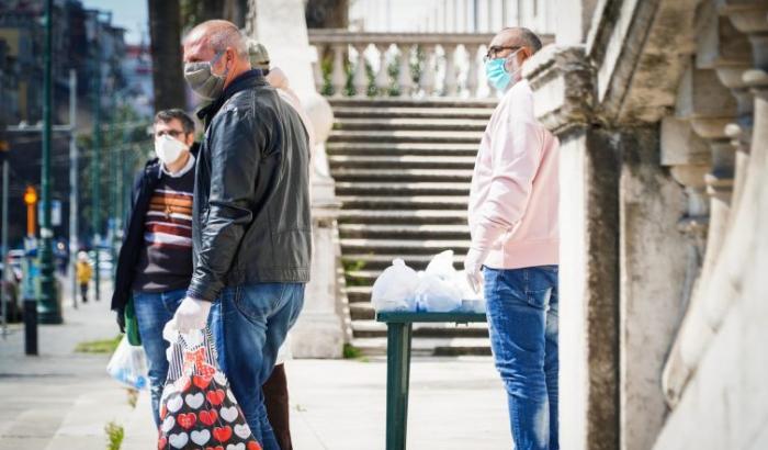 Anche l'epidemia della povertà in Italia non si placa: "In fila per i pasti almeno il 10% in più"