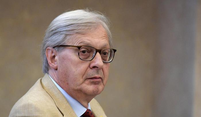 Sgarbi e i 'consigli' ai no-vax: "Non fatevi mettere sotto dalla violenza del potere"