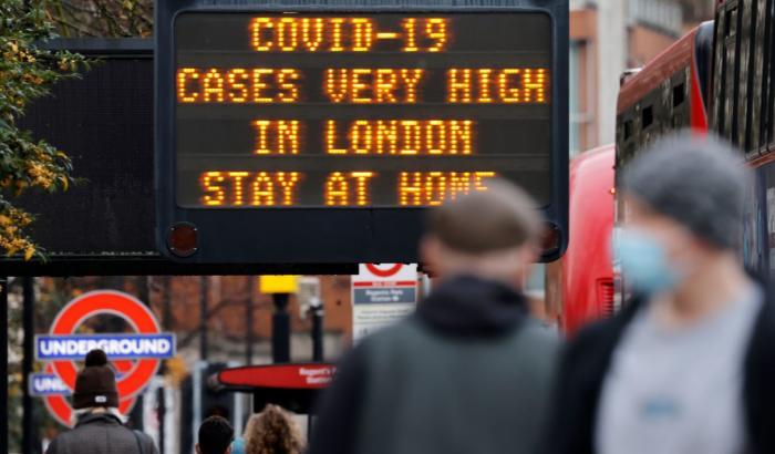 Variante inglese, l'Ecdc confemra: "Aumenta la contagiosità, non la gravità dell'infezione"