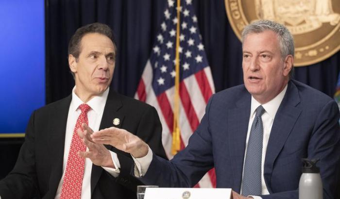 È scontro tra il sindaco di New York De Blasio e Cuomo: "Un bullo, sta minacciando i dipendenti statali"