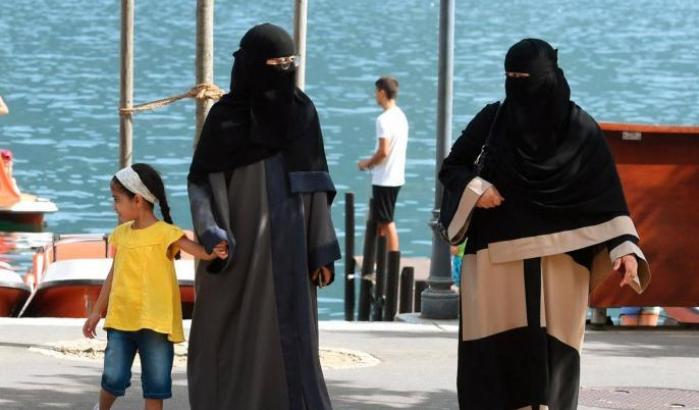 Vince il sì al referendum: la Svizzera vieta il burqa nei luoghi pubblici