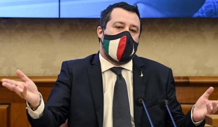 Salvini insiste nel destabilizzare il governo: "Impensabile tenere chiuso dopo Pasqua"