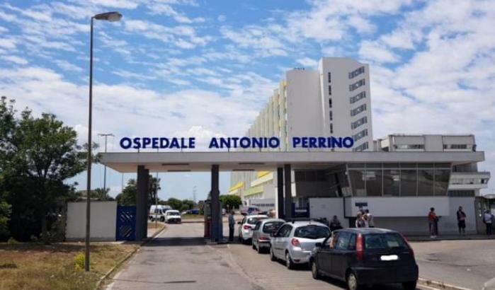 L'ospedale di Brindisi vuole mettere in ferie forzate gli operatori sanitari non vaccinati