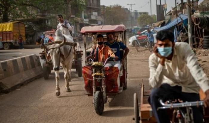 Individuata in India una nuova variante: "Potrebbe essere molto contagiosa"