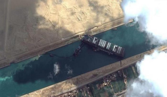 Disincagliata la nave Ever Given: riprende il traffico commerciale nel canale di Suez