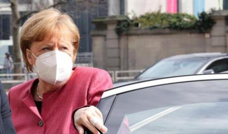 L'ultimo video di Angela Merkel da cancelliera: "Fate attenzione al virus infido"