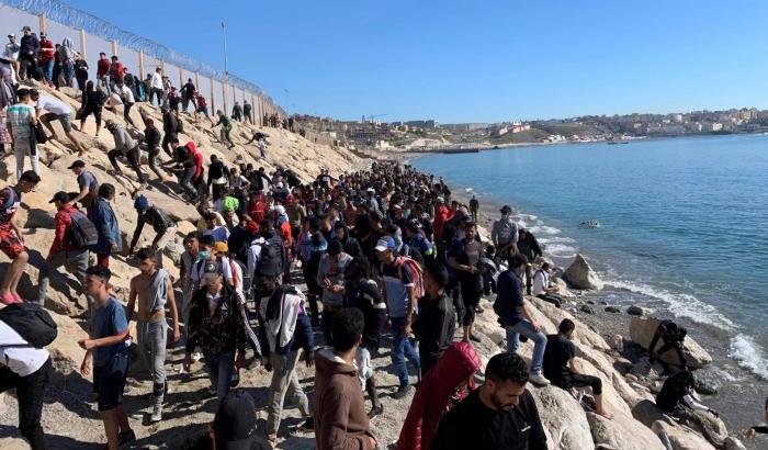 Oscar Camps (Open arms) sui migranti a Ceuta: "Il ricatto di una dittatura senza scrupoli"