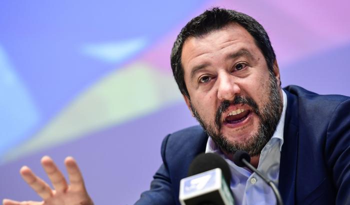 Incredibile Salvini, quello dei pieni poteri: "In Campania si prosegue con le mascherine? De Luca ducetto"