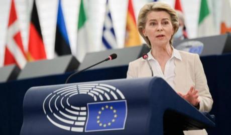 Ursula von der Leyen elogia ancora il Sudafrica: "Rapidità e trasparenza per informarci della variante Omicron"