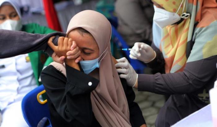 In Indonesia muoiono oltre 100 bambini a settimana per il Covid: è il tasso più elevato al mondo
