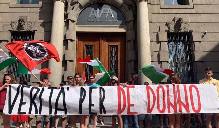 Vergogna fascista: blitz di Casapound alla sede dell'Aifa per speculare sulla morte di De Donno