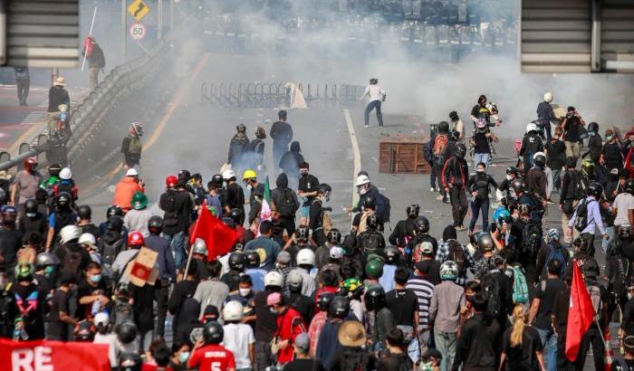 In Thailandia proteste sui vaccini: ma perché la gente li vuole