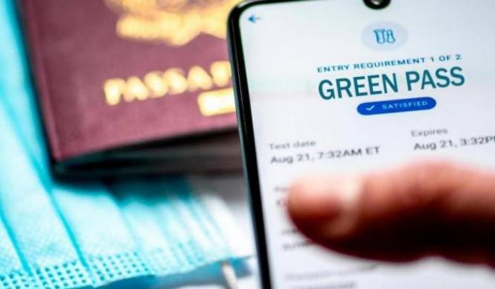 La Galizia dichiara non valido il green pass: ora il lasciapassare è escluso da tutta la Spagna