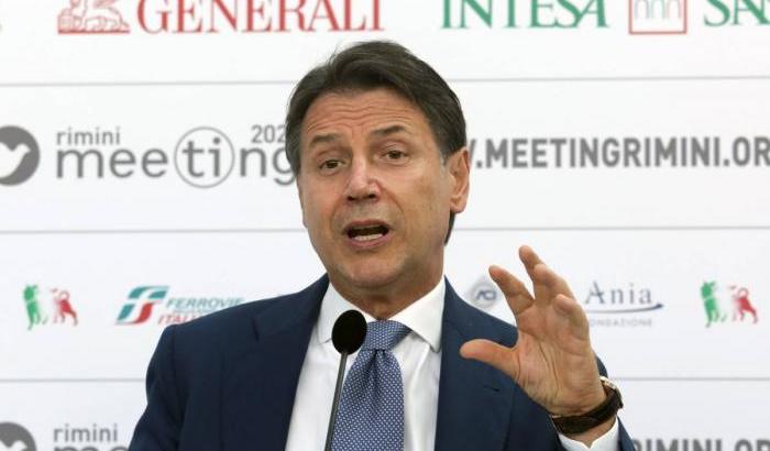 Conte risponde a Renzi e Salvini: "L’Italia sul reddito di cittadinanza non può più tornare indietro"