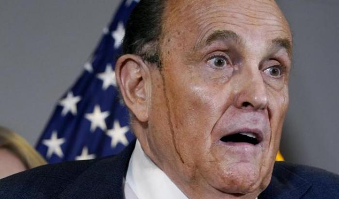 L'ex avvocato di Trump Rudy Giuliani messo al bando da Fox News