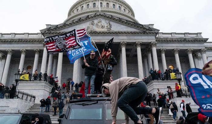 Gli scherani di Trump tornano a Washington: la polizia pronta a difendere il Congresso