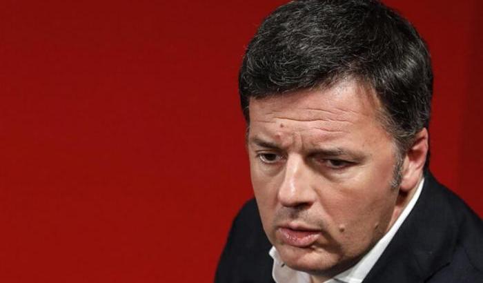 Renzi risponde (senza citarlo) a Calenda: "Finché mi chiamano continuerò ad andare all'estero"