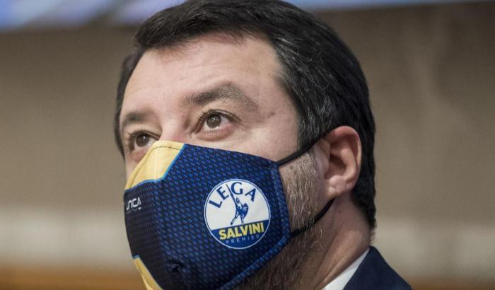 Salvini, il leghista pagato dai contribuenti: "Letta si è candidato a Siena per avere immunità e stipendio"