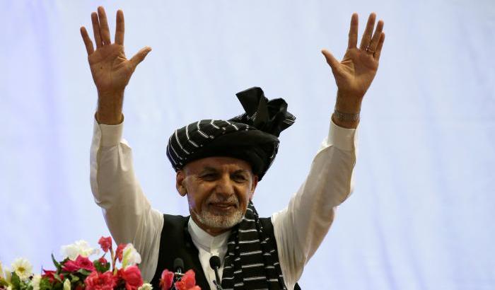 Fuga da Kabul con milioni di dollari: gli Usa indagano sull'ex presidente Ghani