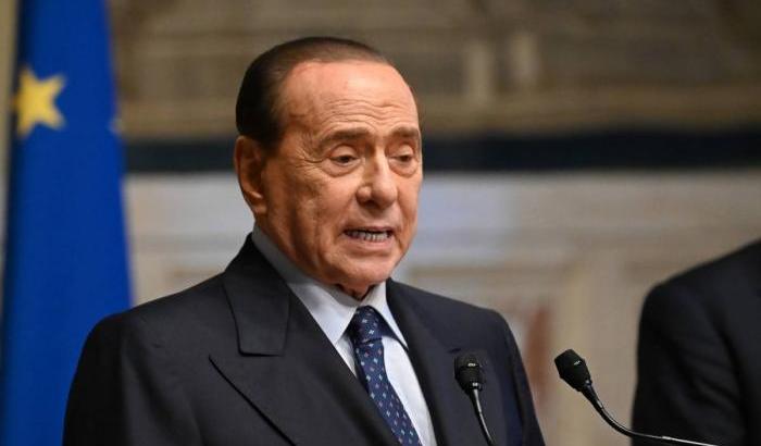 Sul fascismo Berlusconi difende Meloni e Salvini: "Immorale far loro l'esame del sangue"