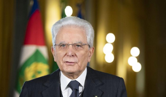 Mattarella dà voce alla ragione: "Non possono prevalere le teorie antiscientifiche di pochi violenti"