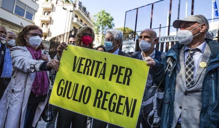 I genitori di Giulio Regeni si appellano all'Ue: "Ci aiuti a fare giustizia"