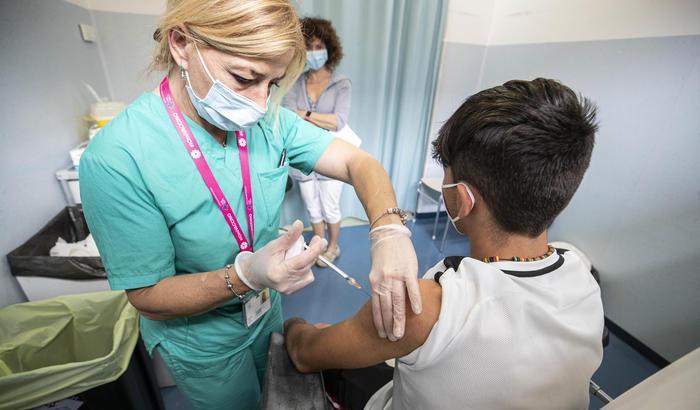 Brusaferro: "Il vaccino ai bambini è sicuro e porrà un freno definitivo al virus"
