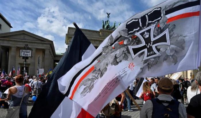 L'allarme degli 007 della Germania: "Aumenta la radicalizzazione dei negazionisti del covid"