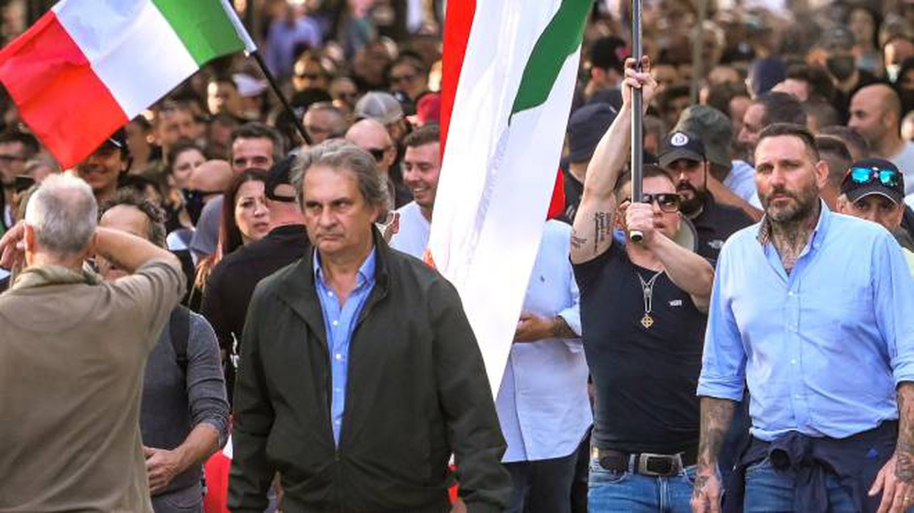 La Giunta di destra del Friuli ha bocciato una mozione per sciogliere Forza Nuova: "Non sta a noi"