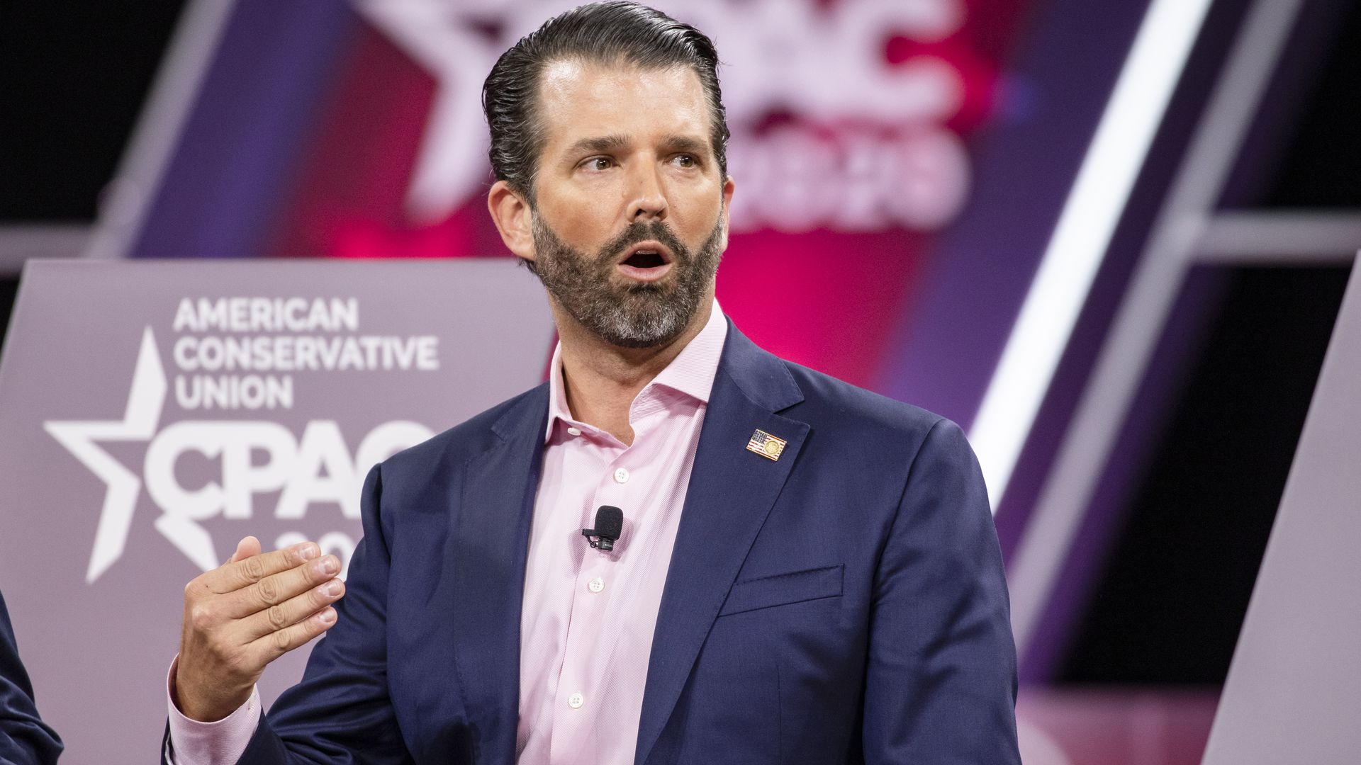 Donald Trump jr peggio del padre: loda i no-vax europei e tuona: "Americani pecore"